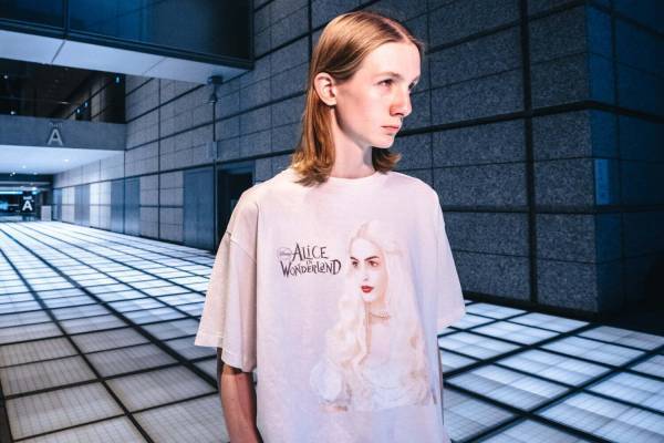 セント マイケル、ディズニー『アリス ・ イン ・ ワンダーランド』キャラクターを描いたTシャツ