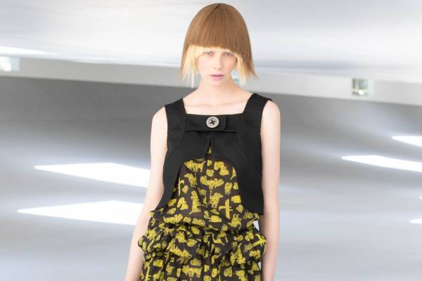 ヒロコ コシノ 2024年春夏コレクション、“重ねて楽しむ”大人のコラージュ