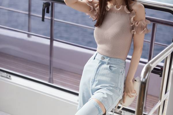 スナイデル23年夏新作、レディライクなフリル袖ニットや“フィッシュテール”のスカートなど