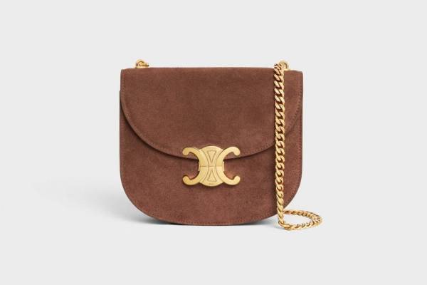 セリーヌ23年夏の新作、スエード素材のチェーンバッグやゴールドに煌めくネックレス＆リング