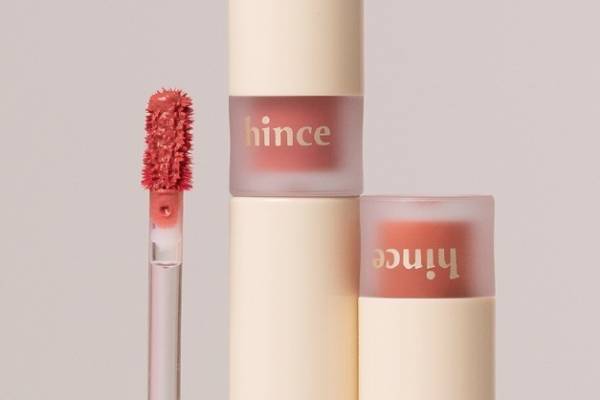 ヒンス23年新作コスメ、“ふわっと”軽い付け心地＆上品マットカラーのリキッドリップ