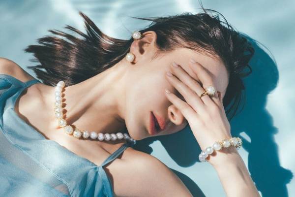 エム / ジー TASAKI新作ジュエリー、“ゴールドの雫”輝くパールネックレス＆リング