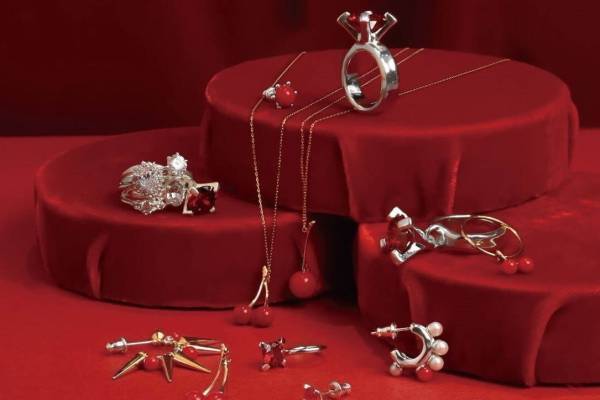 イー・エム“レッドカラー”の新作ジュエリー、真っ赤なさくらんぼモチーフのネックレス＆リング