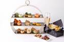 アルマーニ / リストランテ初夏のアペリティーボボックス、ソーセージのサンドイッチ×シャンパン