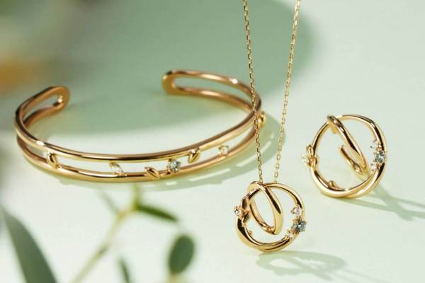 カナル 4℃から自然モチーフの地金にトパーズが煌めく新作ジュエリー、「アースデイ」に向けて