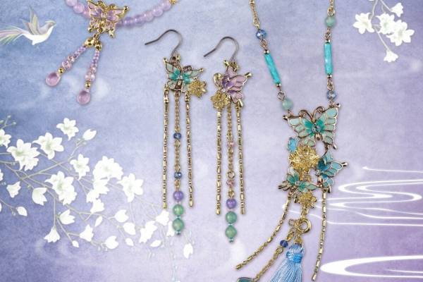 アナ スイ新作“シノワズリ”テイストのアクセサリー、蝶＆蓮の花のネックレスなど