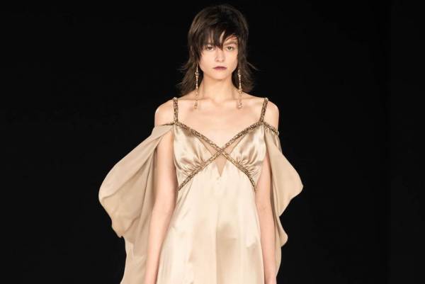 ジュン アシダ 2023-24年秋冬コレクション - 水面のように、煌めきを湛えて