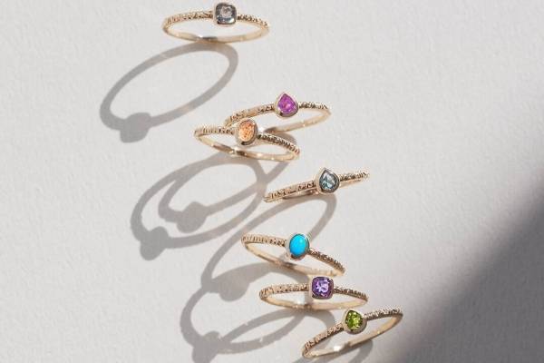 ノジェス新作“メダイ”モチーフのリング＆チャーム、鮮やかなカラーストーンを配して