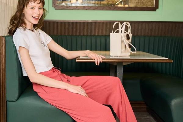 GU“ウエストゴム”のウィメンズサマープルオンパンツ、リネンブレンド素材のボトムスやカーゴパンツ