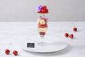 ザ ストリングス 表参道のチェリースイーツ、さくらんぼパフェ＆チェリーとピスタチオのパンケーキ