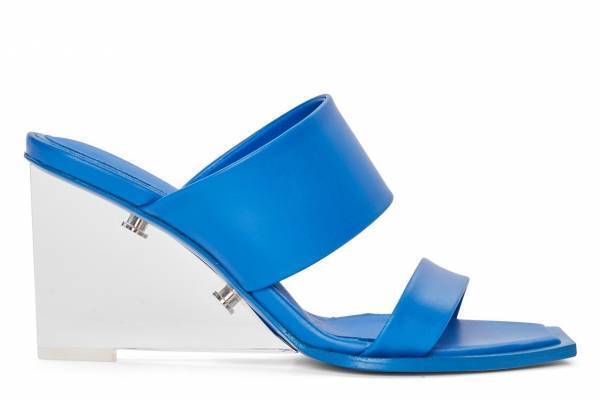 アレキサンダー・マックイーン“透明ウェッジソール”の新作ウィメンズシューズ、サンダル＆ブーツの2型