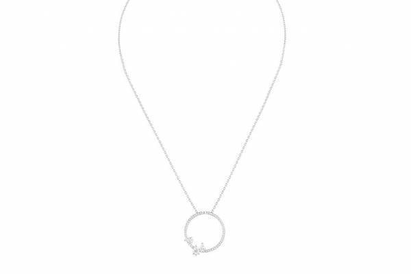 ジュエリーブランド・レポシ新作“ストーンが宙に浮く”ペンダント、エメラルドやルビー×ダイヤモンド