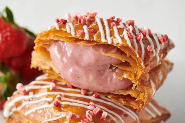 RINGOの春限定「できたてミルフィーユ〔ストロベリー〕」サクサクのパイ生地×ストロベリーカスタード