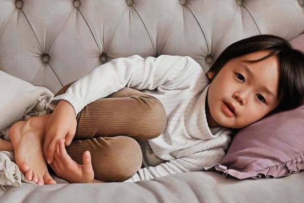 展覧会「瞳の奥にあるもの」千葉・ホキ美術館で、 表情に着目した“写実絵画”の人物画が一堂に