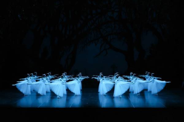 東京バレエ団『ジゼル』全2幕、ロマンティック・バレエ不朽の名作を東京文化会館で