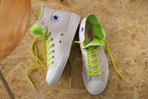 コンバース「オールスター」新色、鮮やかなネオングリーン×オフホワイトの日本製シューズ
