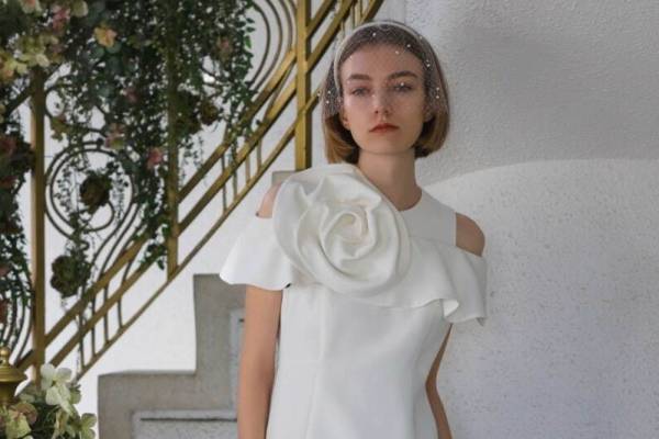 セルフォード×ユミカツラ初コラボ、“リボンレース”や“バラが咲く”オケージョンドレスなど