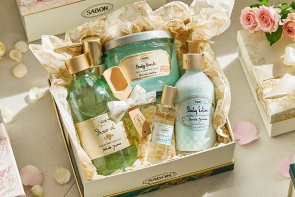 SABON23年母の日限定ギフト、“ローズの香り”ボディスクラブ＆ローションのセット