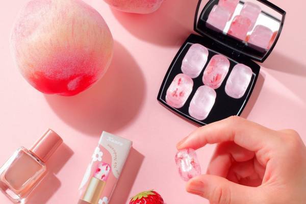 カンロ“まるでコスメ”新作のど飴 - アイシャドウ＆リップがモチーフ、2種の桃フレーバーで
