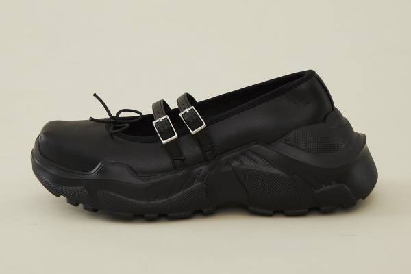 アキコアオキ“リボンで表情をアレンジ”厚底バレエシューズ、ステュディオス ウィメンズ別注