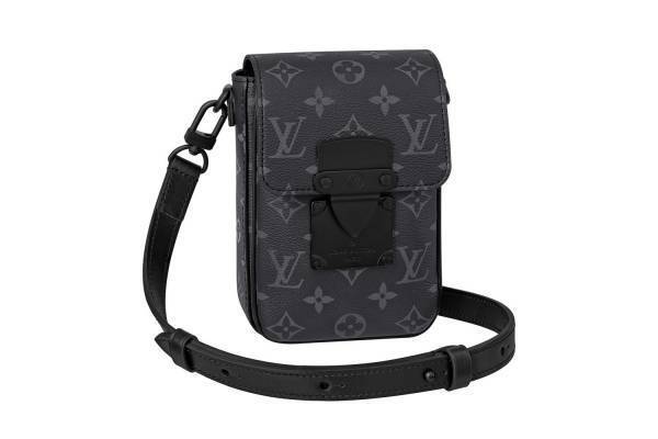 ルイ・ヴィトン新作“モノグラム”ショルダーバッグ、トランク着想のマグネットクロージャ―付き