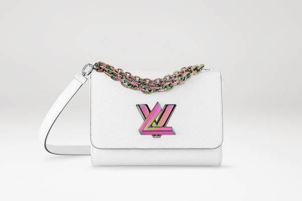 ルイ・ヴィトン「ツイスト」新作バッグ、“玉虫色”のLV ツイストロック＆トリプルチェーン