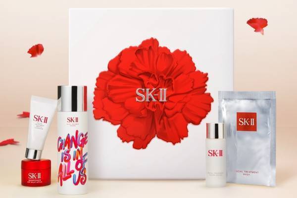 SK-II母の日限定キット「ピテラエッセンス」現品＆保湿マスクを“カーネーション”ボックスに