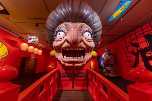 「鈴木敏夫とジブリ展」福岡で - 鈴⽊敏夫の軌跡を辿る8,800冊の書籍、巨大な湯婆婆＆立体トトロも