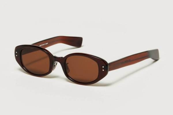 オーラリー“オーバル型レンズ”の新作サングラス、アイヴァン 7285のチーフデザイナー中川浩考監修