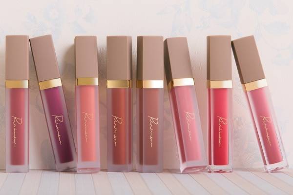 指原莉乃の「リリミュウ」23年夏コスメ、“みずみずしいツヤ感×シアー発色”の新作リップティント