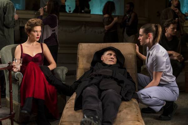 映画『クライムズ・オブ・ザ・フューチャー』人類の進化を描いた問題作、デヴィッド・クローネンバーグ監督