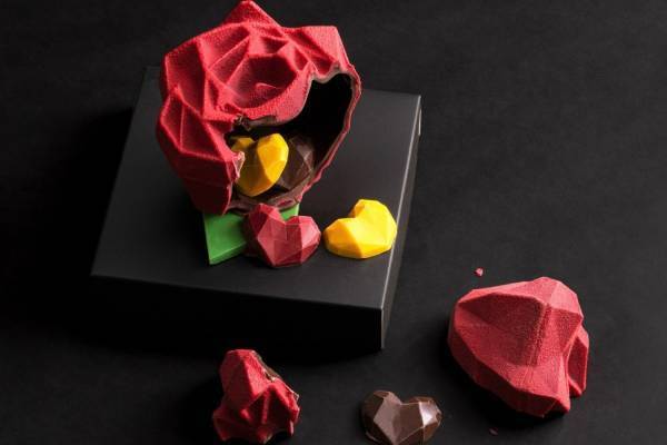 ブボ・バルセロナの母の日チョコレート、"割ると中からハートが溢れる"薔薇型チョコレートなど