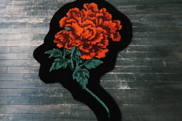 ワイルドサイド ヨウジヤマモト×ミヨシ ラグ、山本耀司の愛犬・リン＆牡丹モチーフのラグマット