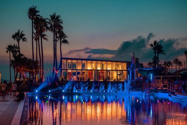 プールサイドパーティ「マリーナサンセット」リビエラ逗子マリーナで開催、国内外DJのダンスミュージック