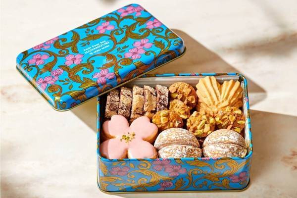 ヨックモック“ピンクのハナミズキ型”サブレやピスタチオクッキーの焼き菓子アソート、青山本店限定で