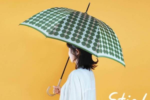 槙田商店×北欧デザイナーのコラボ傘、スティグ・リンドベリの葉っぱ柄「ベルサ」をモチーフに