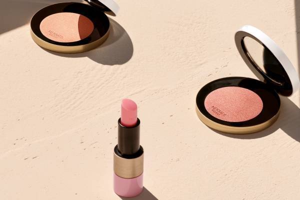 エルメス23年夏コスメ〈ローズ エルメス〉“ほんのりピンク”リップバーム＆虹色に輝くチーク