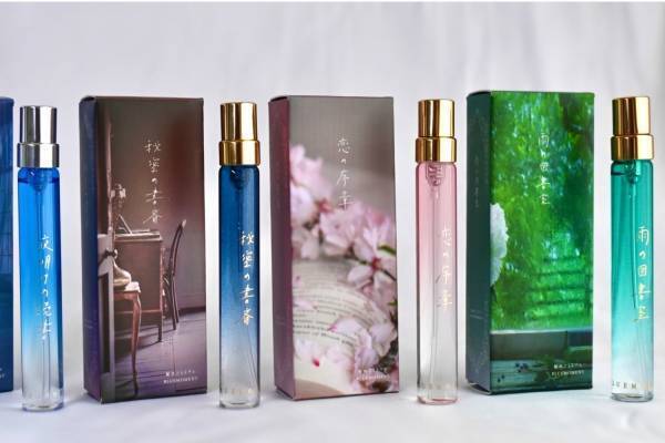 出版社生まれの香水「秘めごとトワレ」に新ミニサイズ、“即完”「夜明けの読書」の香りなど全4種