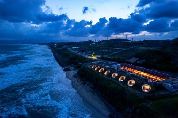 島根・出雲の複合施設「ウィンディ ファーム アトモスフィア」海を一望できるレストラン＆ホテルなど