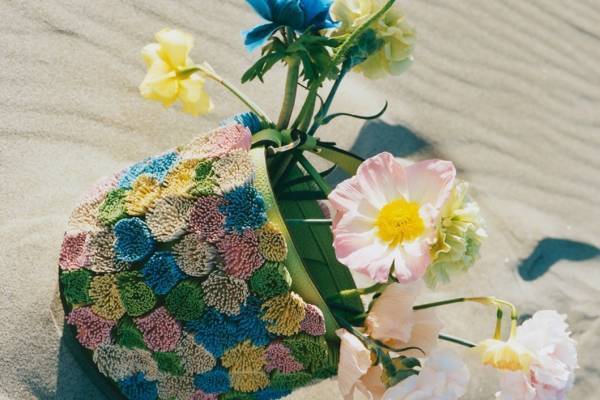 デルヴォー“カラフル”な「ポンポン」バッグ - 花束のようなバケットバッグなど