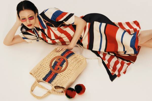 グッチ23春夏新作、“ロゴレザーパッチ付き”かごバッグ＆ラフィア素材の「ジャッキー 1961」バッグ