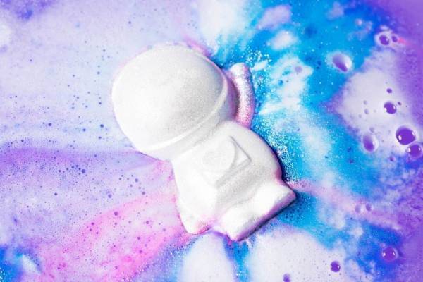 ラッシュ“宇宙飛行士型”のシトラス香るバスボム＆輝く星のマルチソープ、父の日ギフトにも