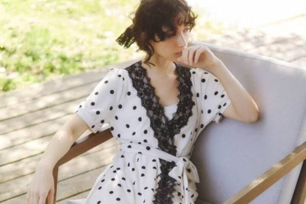 スナイデル ホーム夏新作ルームウェア、ドット柄カシュクール調ガウンワンピ＆刺繍入りシャツ