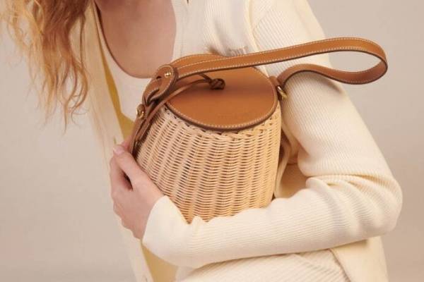 ミュウミュウ夏新作バッグ、レザーハンドルのかごバッグ＆クロシェ編みトート - 阪急うめだ本店の新店で