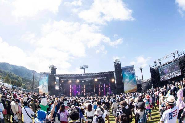 野外音楽フェス「中津川 ザ ソーラー ブドウカン 2023」岐阜・中津川公園で開催