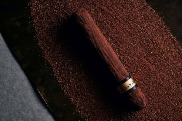 ル ショコラ ドゥ アッシュ23年父の日限定ショコラ、スモーキーな“葉巻型”ショコラ