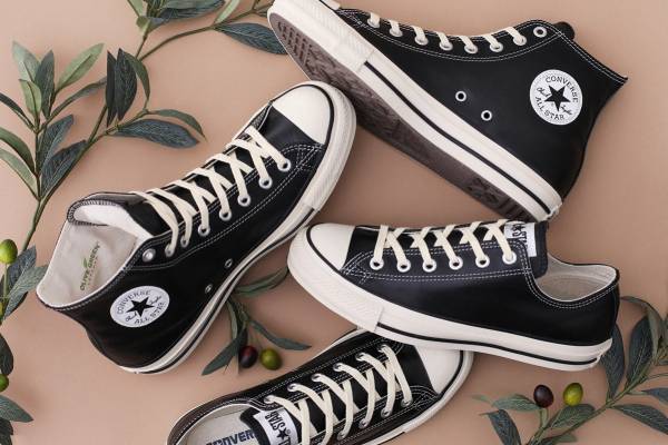 コンバース「オールスター アール」新作スニーカー、“オリーブの落ち葉”でなめした上品ブラックレザー