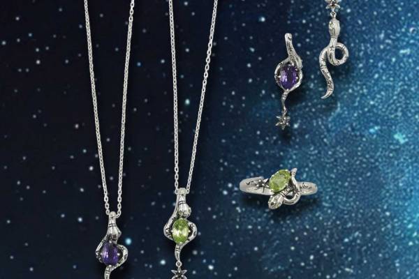アナ スイ“ヘビ×天然石”の新作ジュエリー、ペリドット＆六芒星が煌めくネックレスやピアス