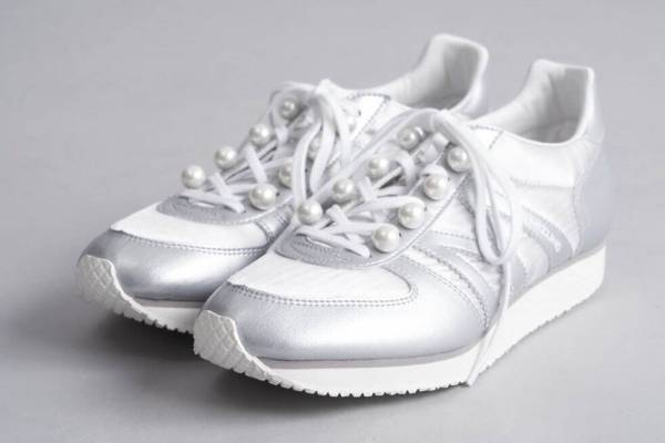 ミュベール×ミズノのコラボスニーカー第3弾、“スズラン風”ホワイトパール×シルバーアッパー