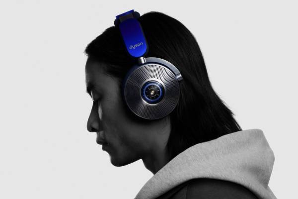 ダイソン初のヘッドホンは"空気清浄機能”付き、最大50時間再生＆取り外し可能なシールドが付属